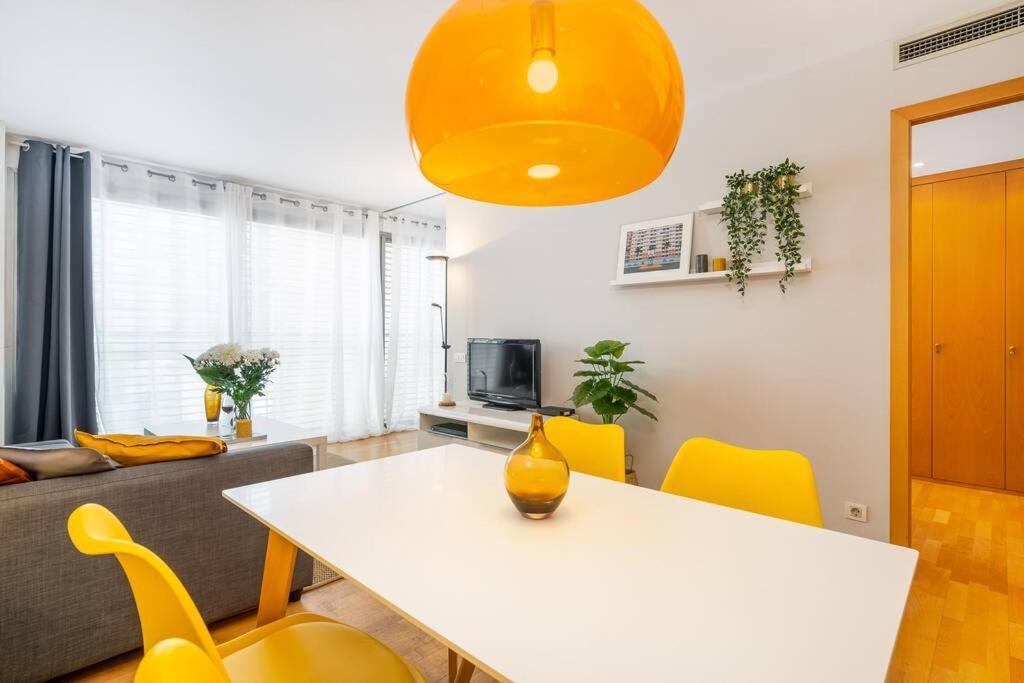 Lodging Apartments Monumumental Free Parking Барселона Екстериор снимка