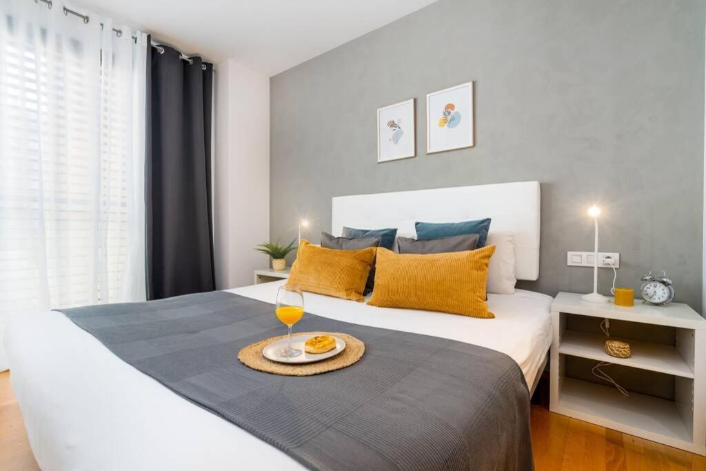 Lodging Apartments Monumumental Free Parking Барселона Екстериор снимка