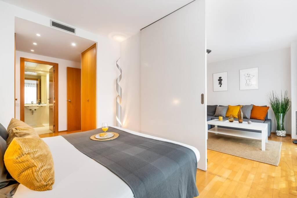 Lodging Apartments Monumumental Free Parking Барселона Екстериор снимка