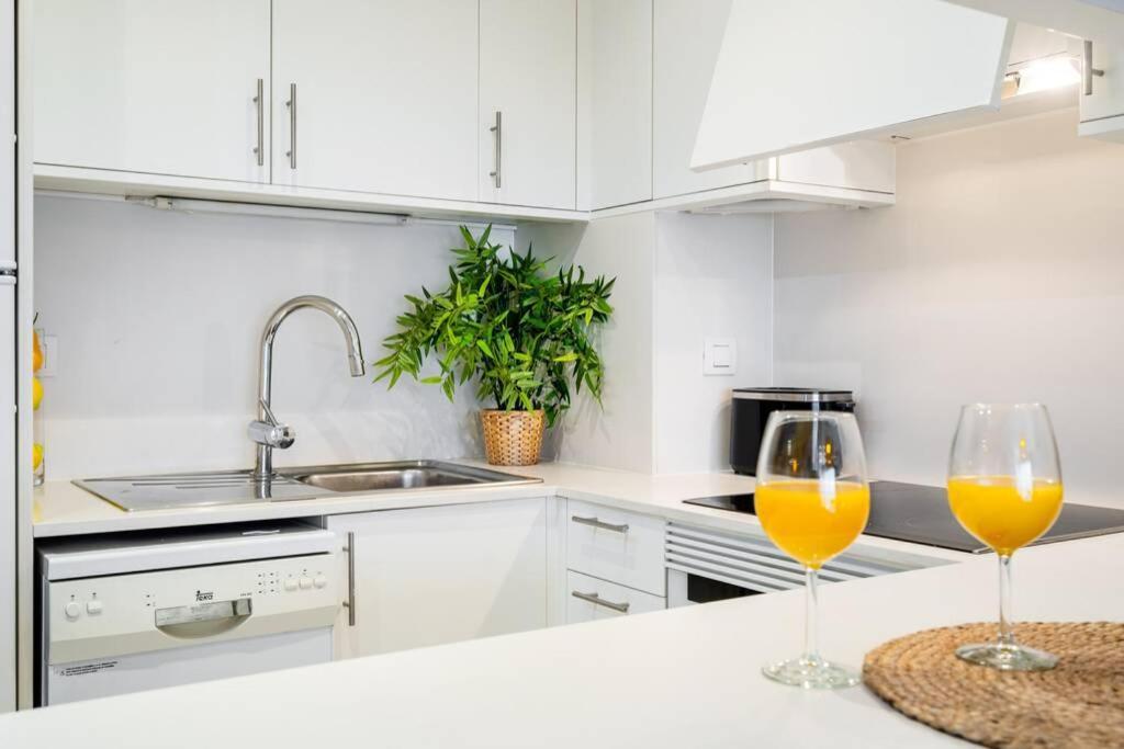 Lodging Apartments Monumumental Free Parking Барселона Екстериор снимка